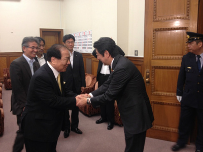20140624安倍総理閉会挨拶廻り2.jpg
