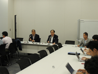 20140820両院議員懇談会後ブリーフィング4.jpg