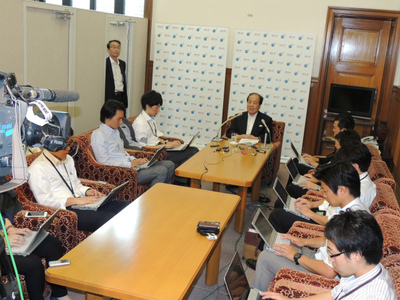 20150810参議院議員会長定例記者会見08.jpg