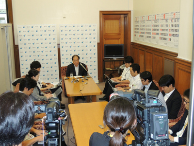 20150817参議院議員会長定例記者会見04.jpg